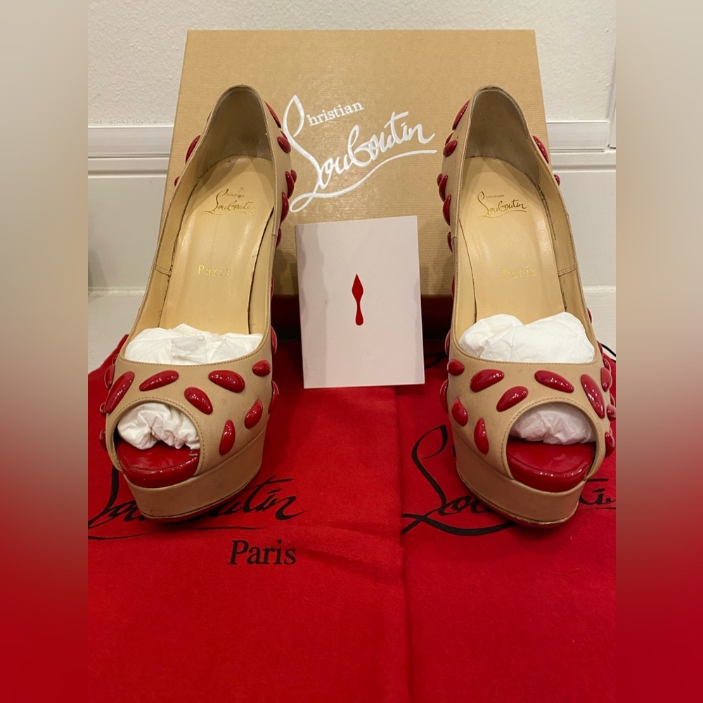 Christian Louboutin Peep Toe in Nude/Red size 9 / 39.5 EU